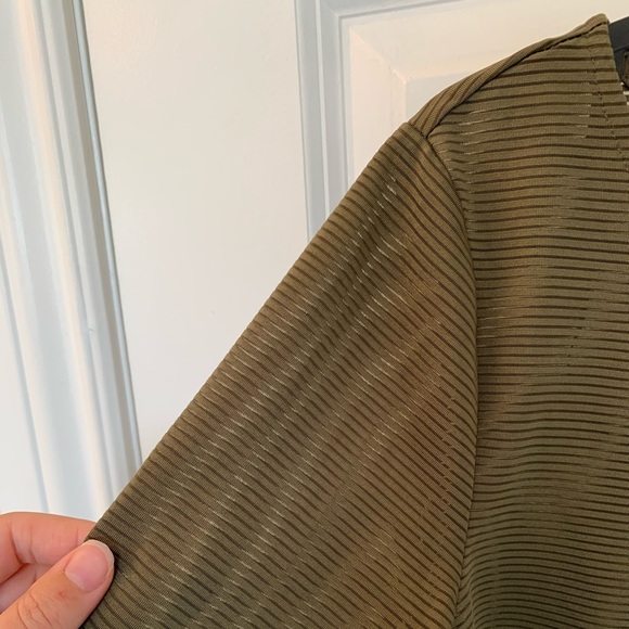 H&M crop top - Picture 3 of 4